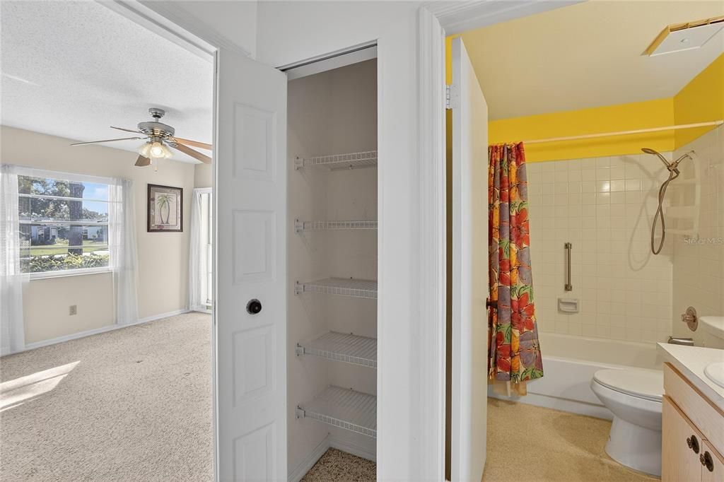 For Sale: $134,900 (2 beds, 2 baths, 984 Square Feet)