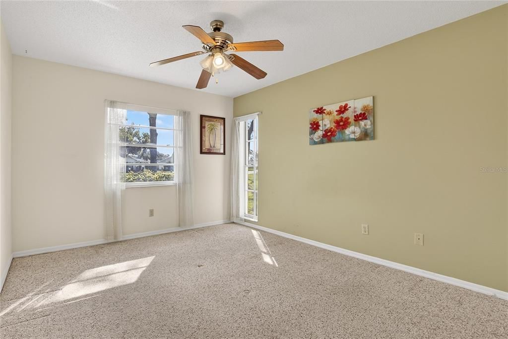 For Sale: $134,900 (2 beds, 2 baths, 984 Square Feet)