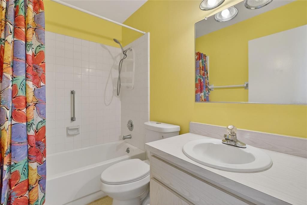 For Sale: $134,900 (2 beds, 2 baths, 984 Square Feet)