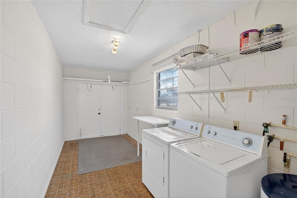 For Sale: $134,900 (2 beds, 2 baths, 984 Square Feet)