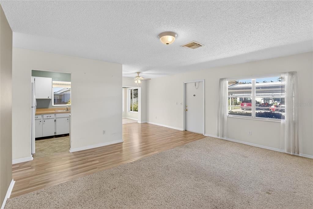 For Sale: $134,900 (2 beds, 2 baths, 984 Square Feet)