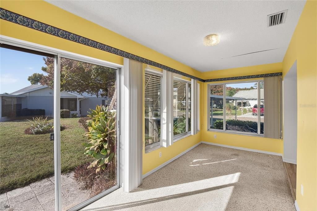 For Sale: $134,900 (2 beds, 2 baths, 984 Square Feet)