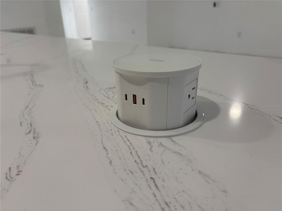 For Rent: $2,400 (3 beds, 2 baths, 1842 Square Feet)