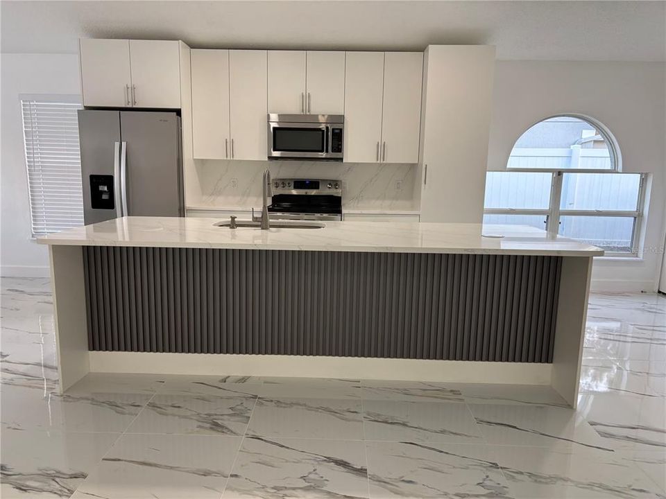 For Rent: $2,400 (3 beds, 2 baths, 1842 Square Feet)