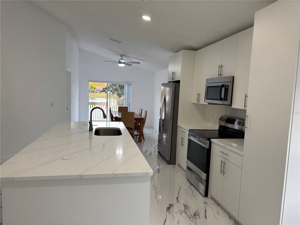 For Rent: $2,400 (3 beds, 2 baths, 1842 Square Feet)