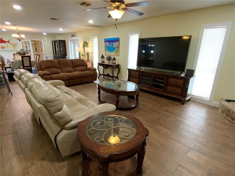 待售: $715,000 (4 贝兹, 4 浴室, 2398 平方英尺)