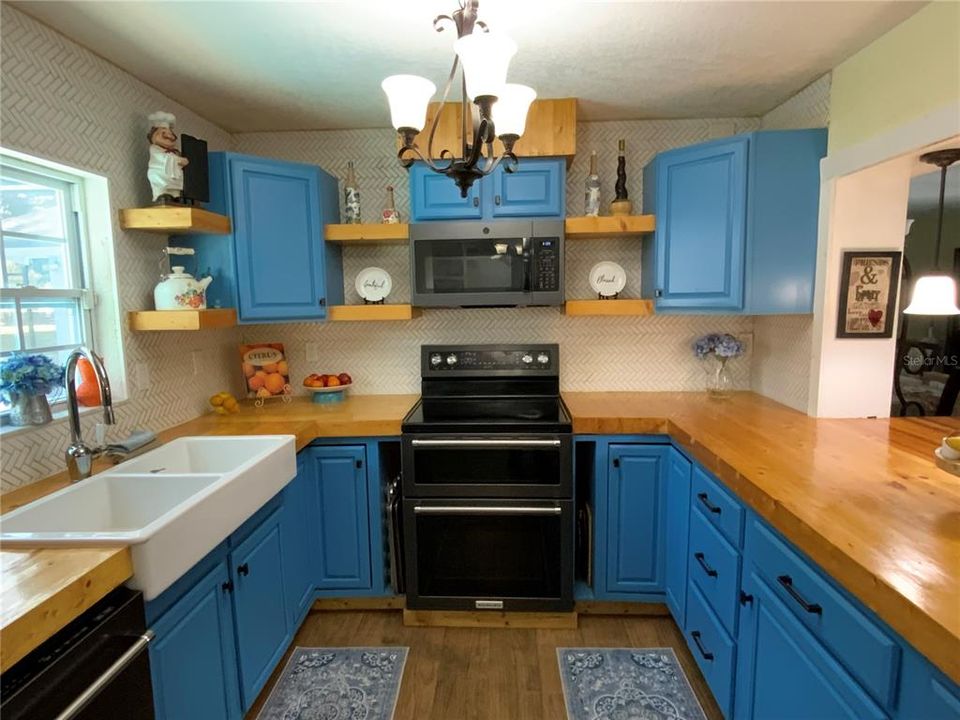 待售: $715,000 (4 贝兹, 4 浴室, 2398 平方英尺)