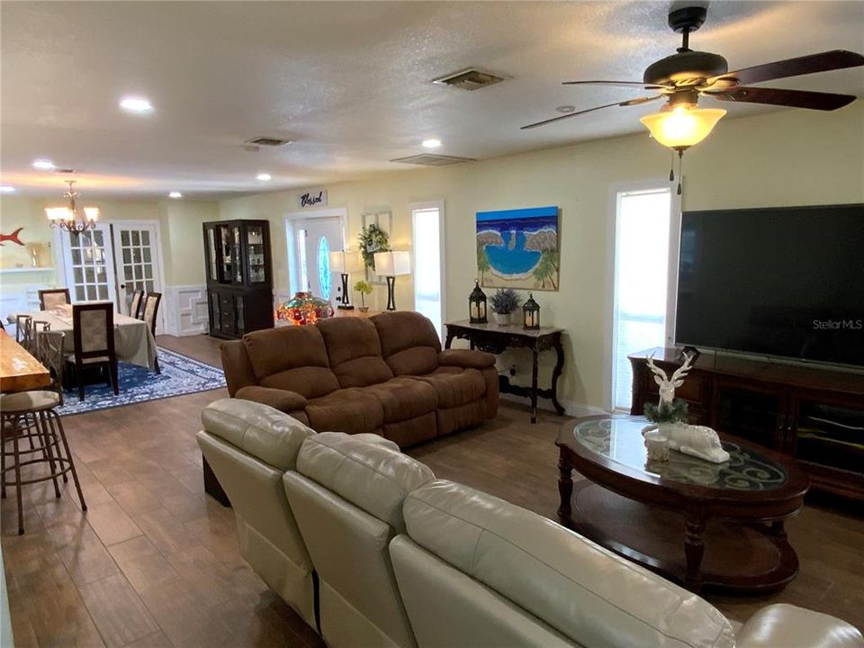 待售: $715,000 (4 贝兹, 4 浴室, 2398 平方英尺)