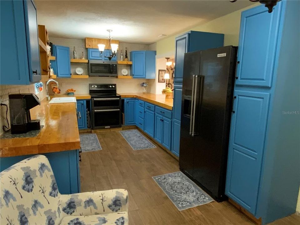 待售: $715,000 (4 贝兹, 4 浴室, 2398 平方英尺)