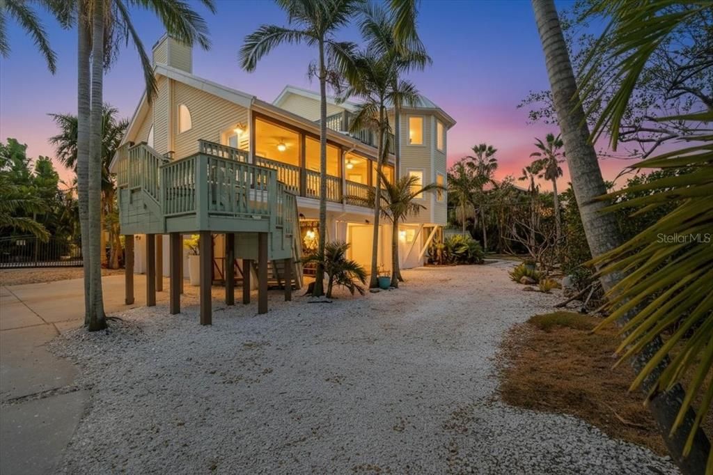 For Sale: $1,395,000 (4 beds, 4 baths, 2470 Square Feet)