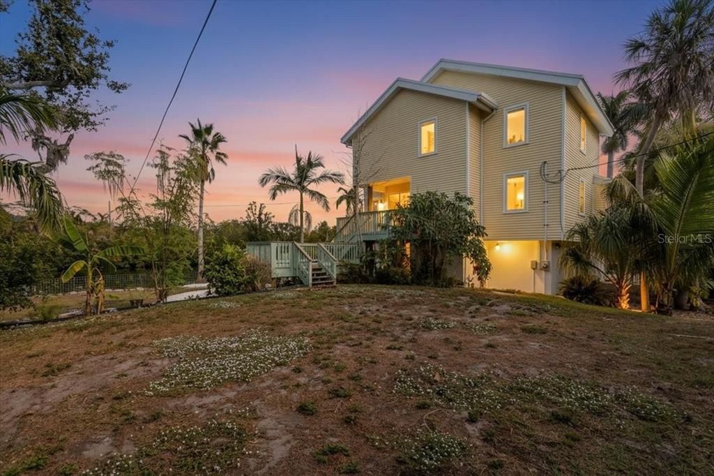 For Sale: $1,395,000 (4 beds, 4 baths, 2470 Square Feet)