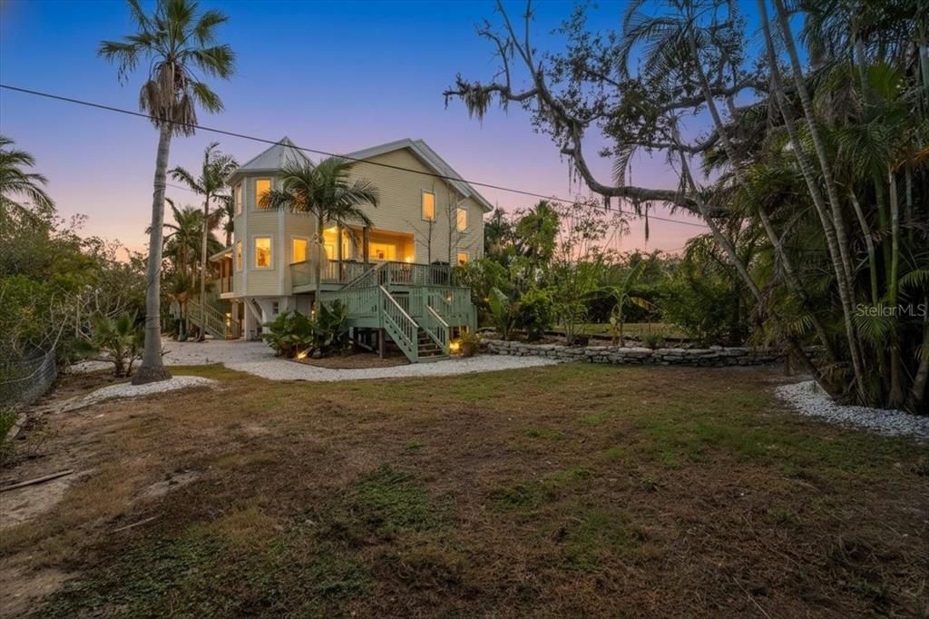 For Sale: $1,395,000 (4 beds, 4 baths, 2470 Square Feet)