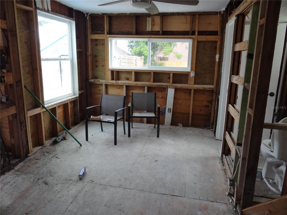 На продажу: $360,000 (2 спален, 1 ванн, 936 Квадратных фут)