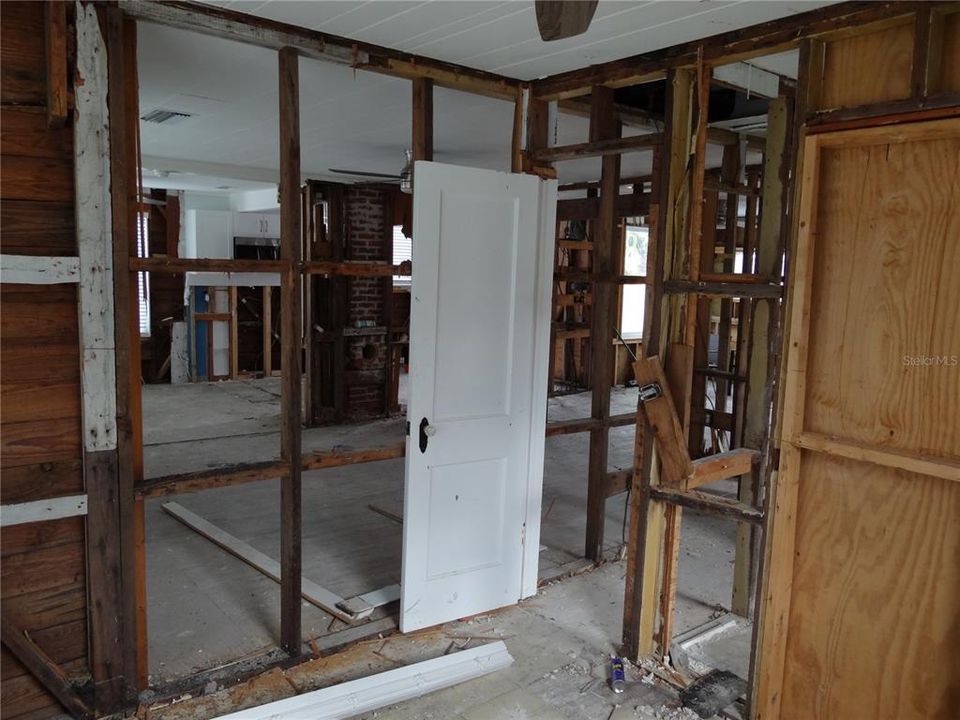 На продажу: $360,000 (2 спален, 1 ванн, 936 Квадратных фут)