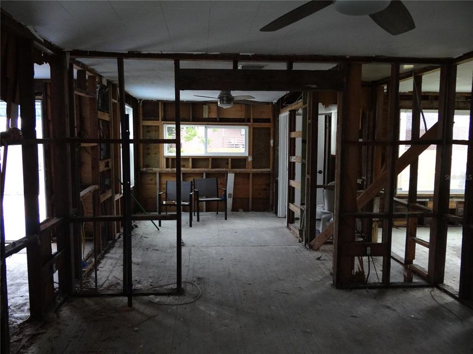 На продажу: $360,000 (2 спален, 1 ванн, 936 Квадратных фут)