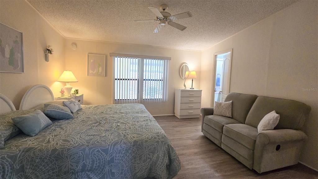 待售: $278,000 (2 贝兹, 2 浴室, 1632 平方英尺)