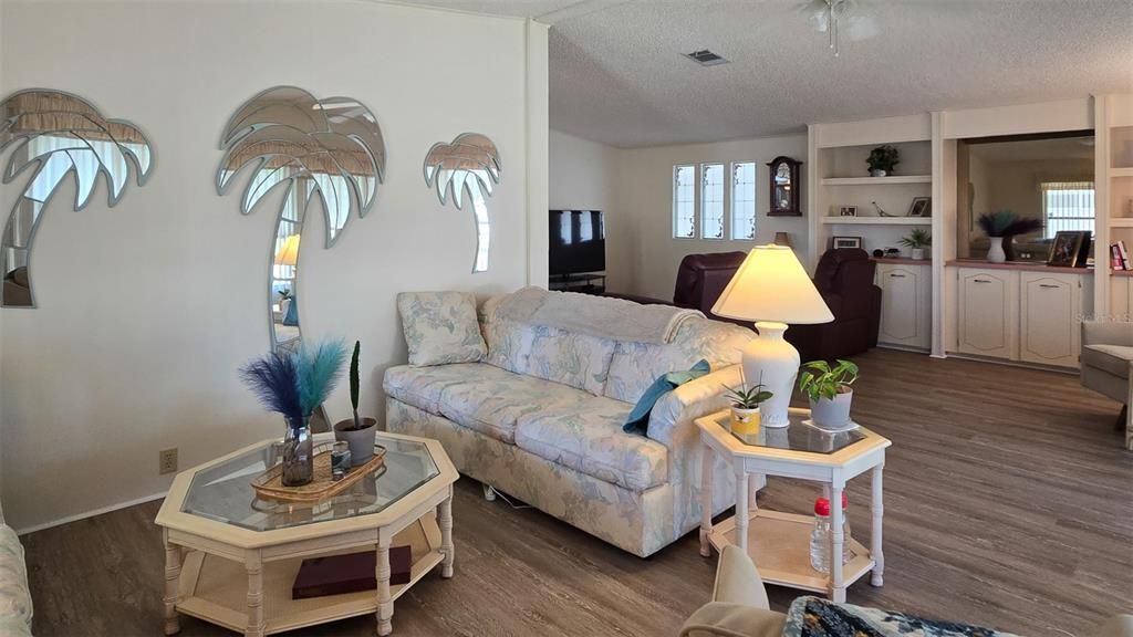 待售: $278,000 (2 贝兹, 2 浴室, 1632 平方英尺)