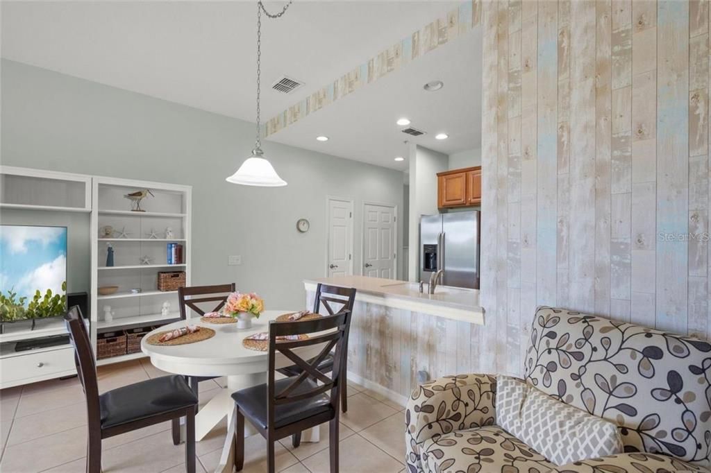 For Rent: $2,100 (2 beds, 2 baths, 1228 Square Feet)