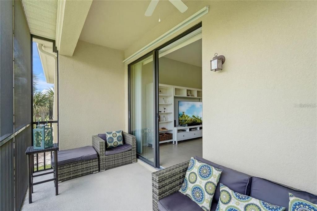 For Rent: $2,100 (2 beds, 2 baths, 1228 Square Feet)