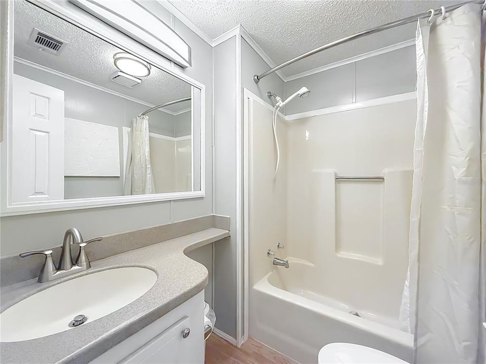 For Sale: $204,900 (2 beds, 2 baths, 1324 Square Feet)