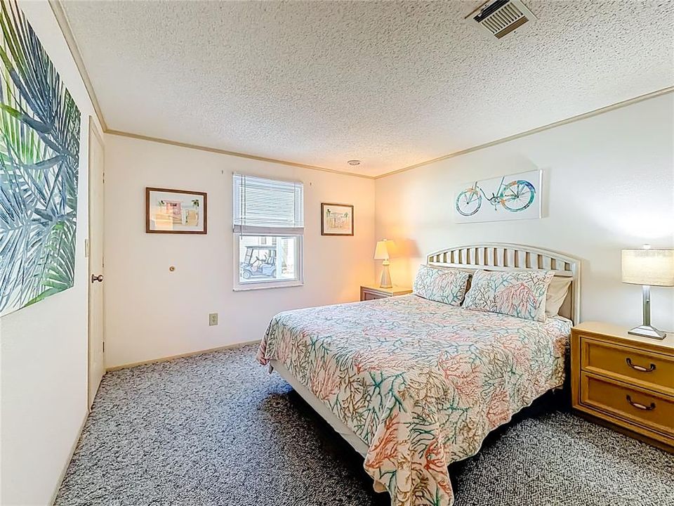 For Sale: $204,900 (2 beds, 2 baths, 1324 Square Feet)