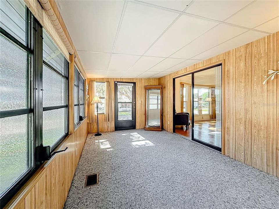 For Sale: $204,900 (2 beds, 2 baths, 1324 Square Feet)