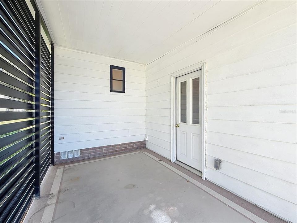 For Sale: $204,900 (2 beds, 2 baths, 1324 Square Feet)