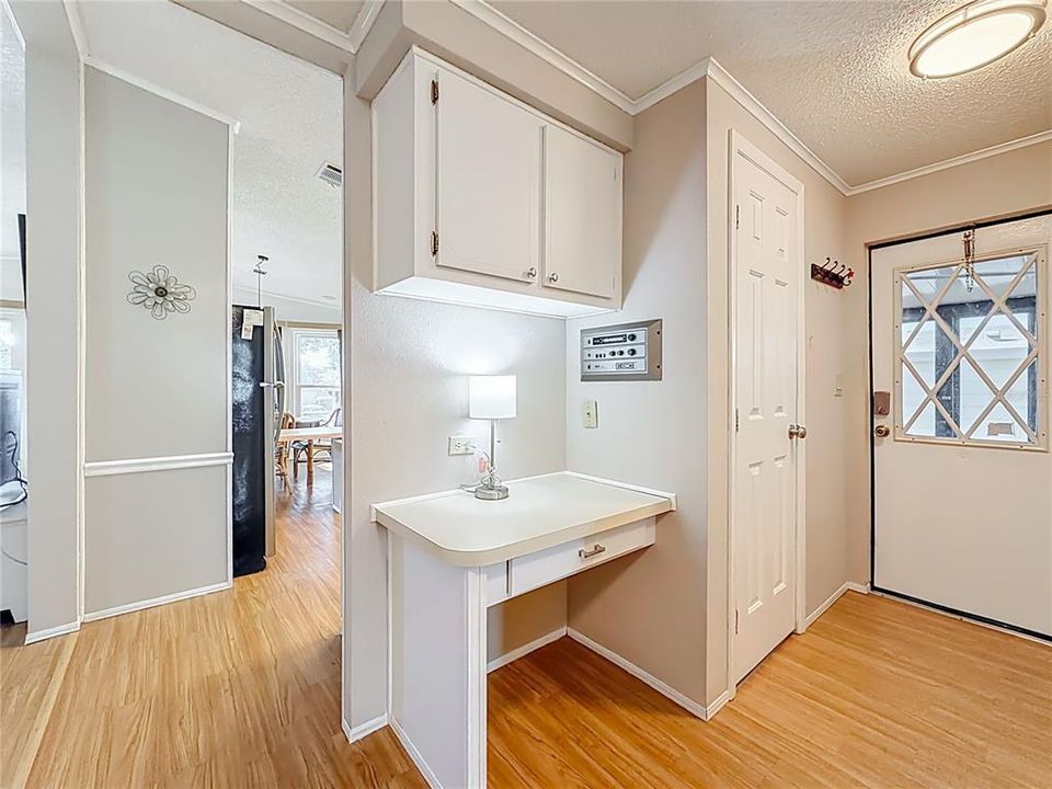 For Sale: $204,900 (2 beds, 2 baths, 1324 Square Feet)