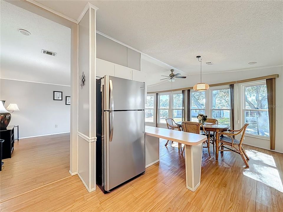 For Sale: $204,900 (2 beds, 2 baths, 1324 Square Feet)