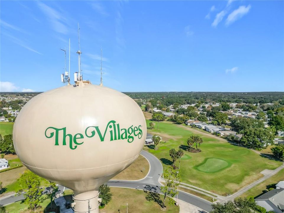 For Sale: $204,900 (2 beds, 2 baths, 1324 Square Feet)