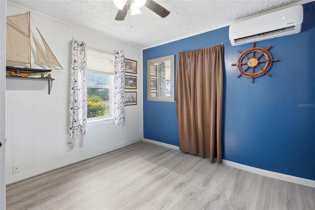 待售: $189,000 (2 贝兹, 1 浴室, 964 平方英尺)