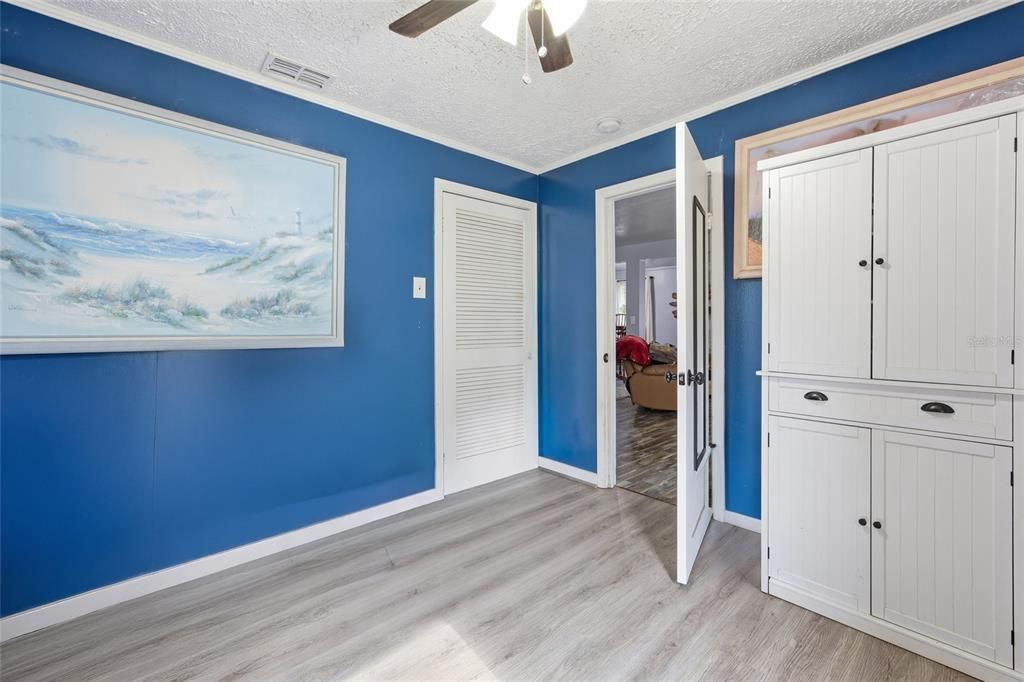 待售: $189,000 (2 贝兹, 1 浴室, 964 平方英尺)