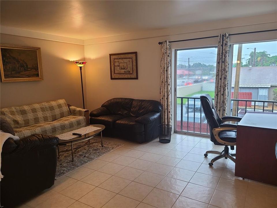 For Rent: $1,550 (1 beds, 1 baths, 663 Square Feet)