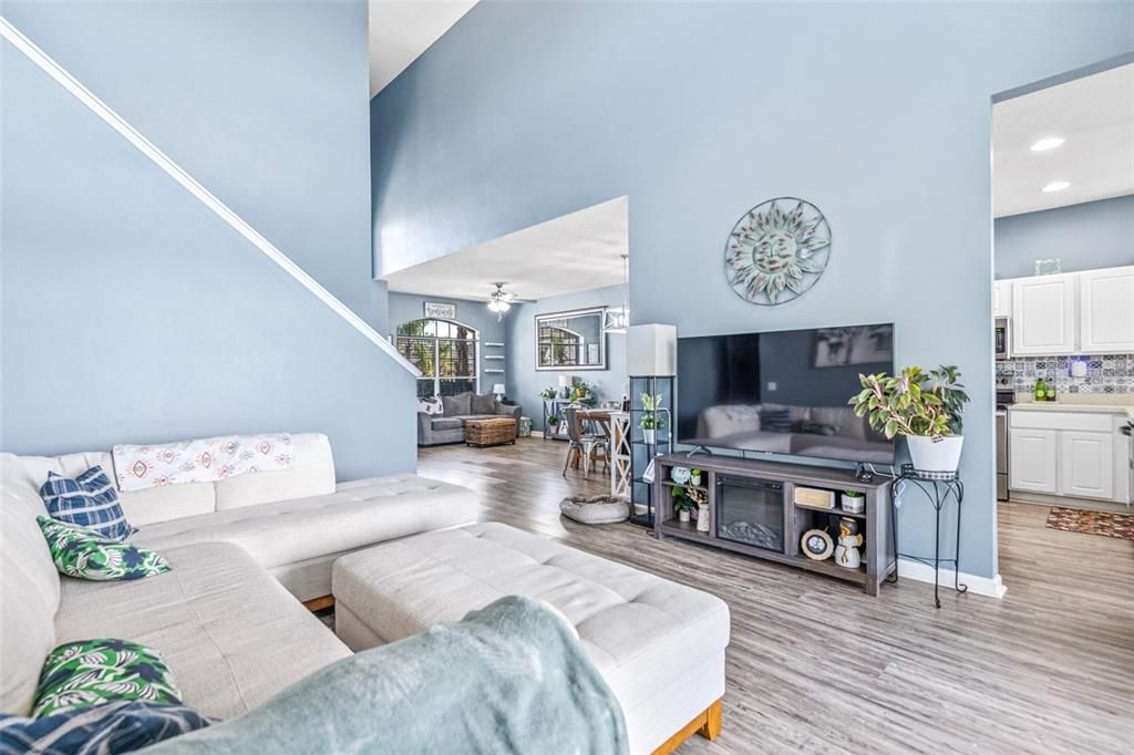 En Venta: $374,900 (3 camas, 2 baños, 1212 Pies cuadrados)