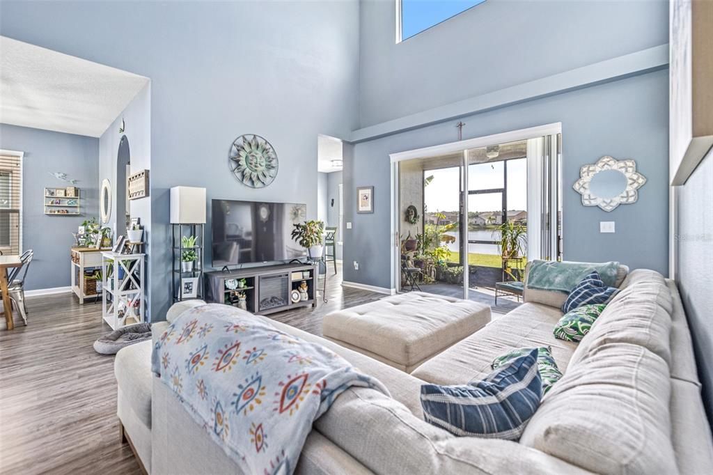 En Venta: $374,900 (3 camas, 2 baños, 1212 Pies cuadrados)