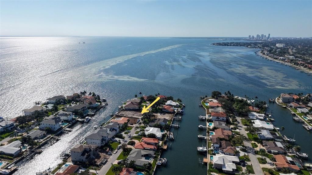 待售: $1,625,000 (0.24 acres)