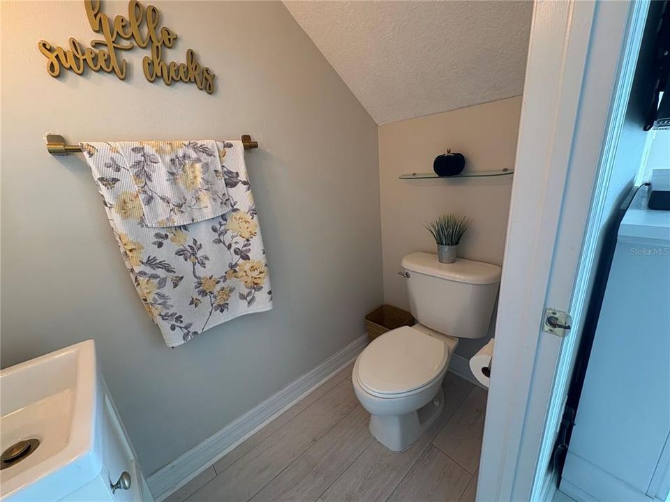 For Rent: $2,850 (2 beds, 2 baths, 1274 Square Feet)