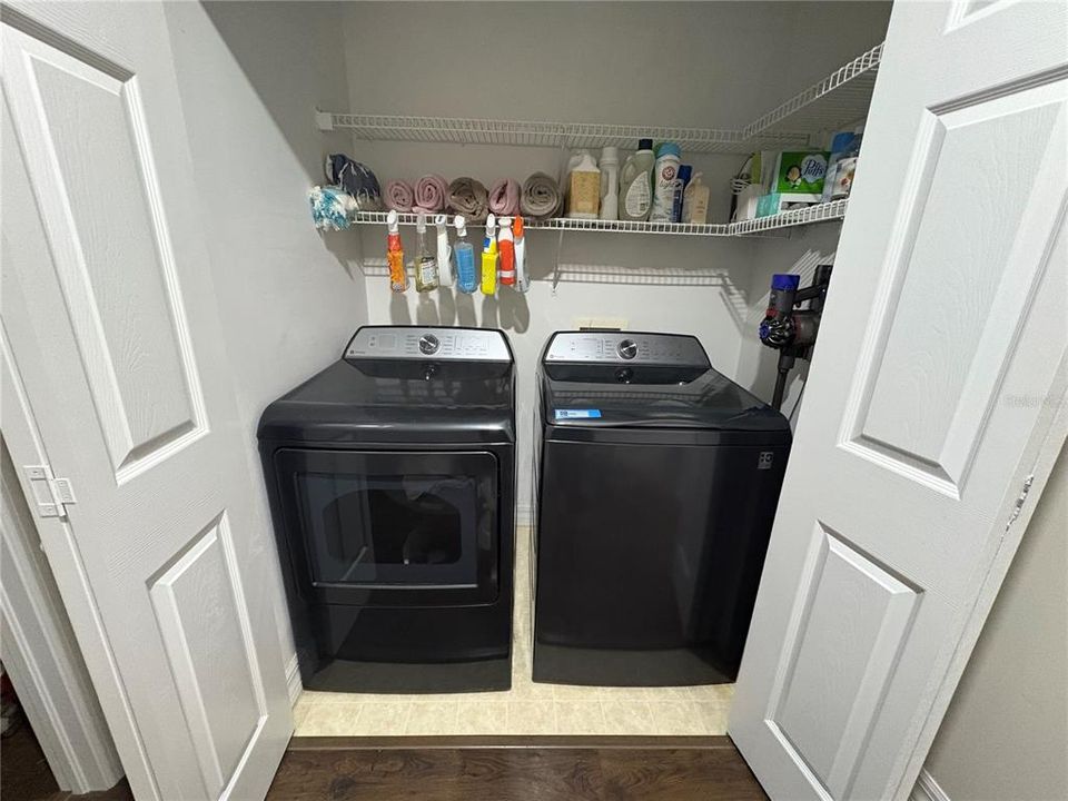 For Rent: $2,850 (2 beds, 2 baths, 1274 Square Feet)