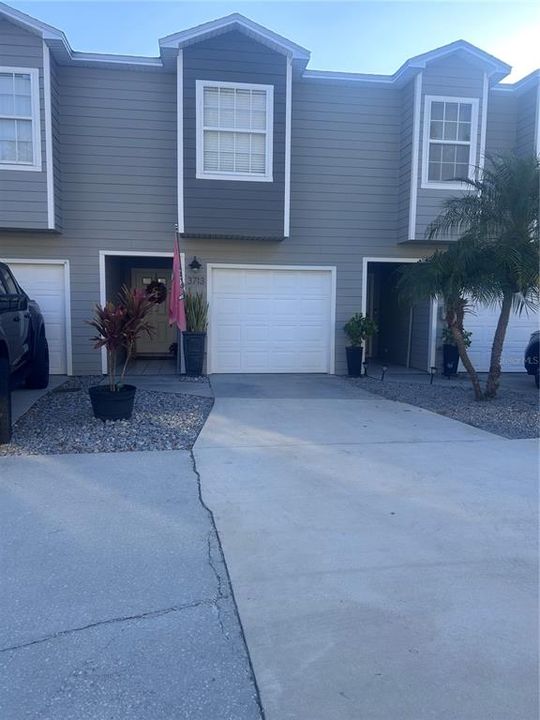 For Rent: $2,850 (2 beds, 2 baths, 1274 Square Feet)