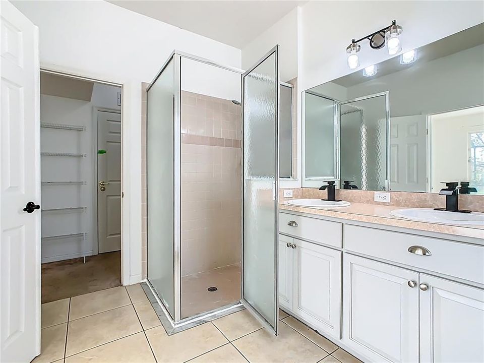 На продажу: $434,999 (4 спален, 2 ванн, 1701 Квадратных фут)