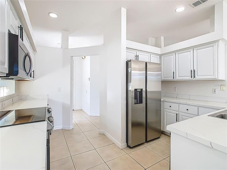 На продажу: $434,999 (4 спален, 2 ванн, 1701 Квадратных фут)