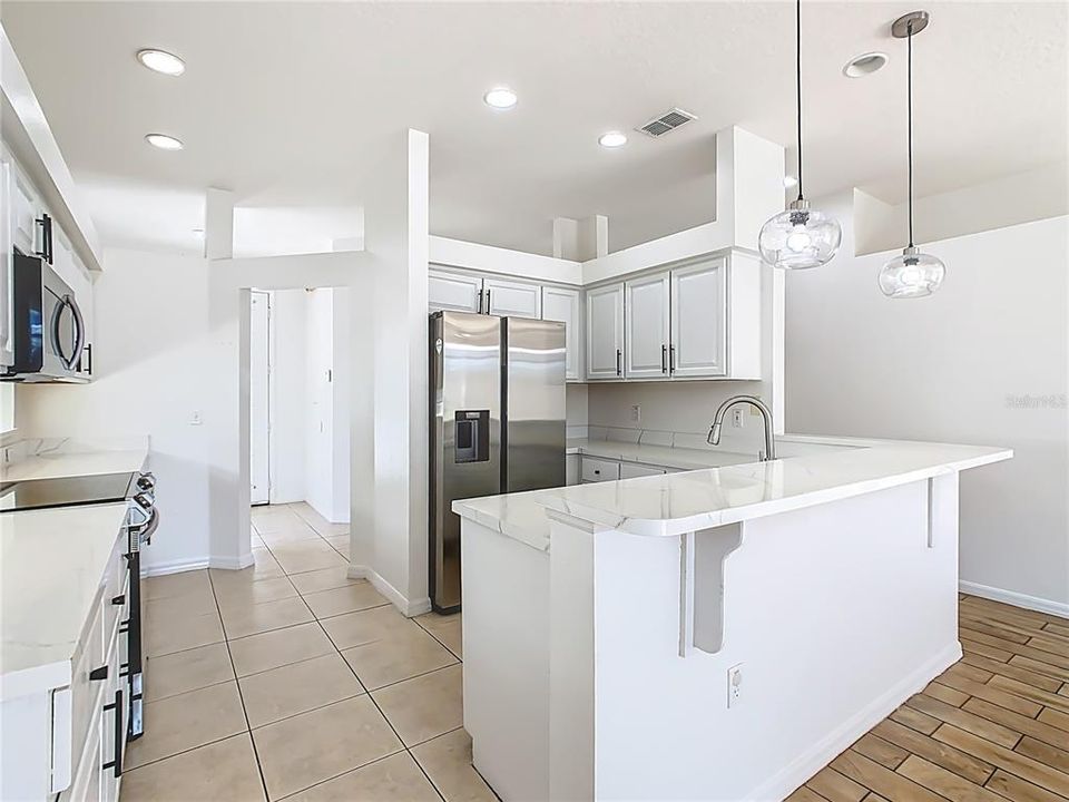 На продажу: $434,999 (4 спален, 2 ванн, 1701 Квадратных фут)