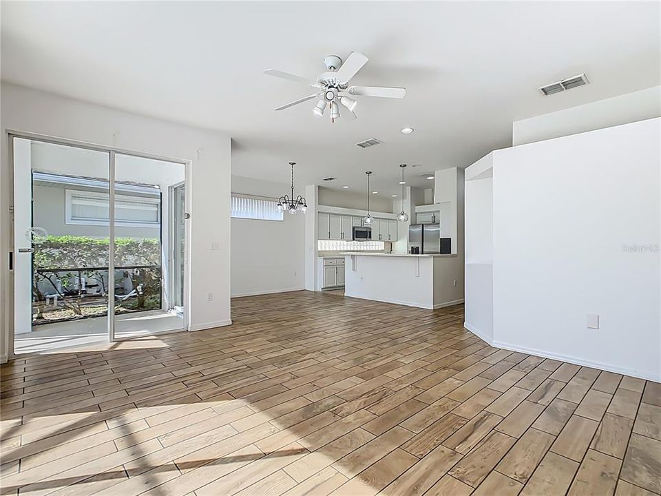 На продажу: $434,999 (4 спален, 2 ванн, 1701 Квадратных фут)