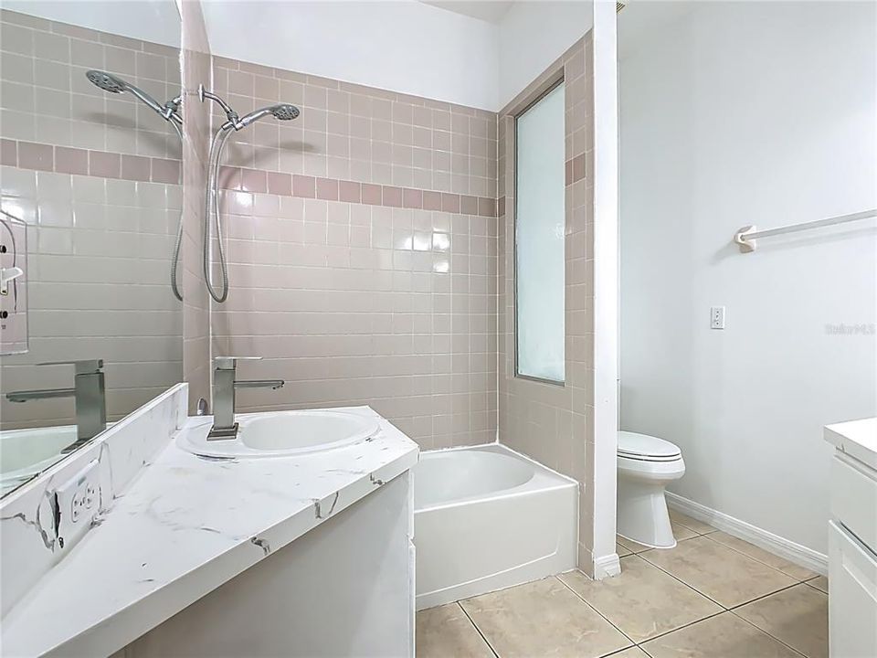 На продажу: $434,999 (4 спален, 2 ванн, 1701 Квадратных фут)