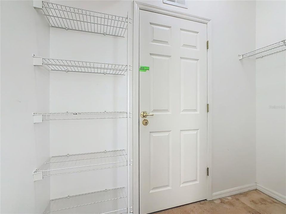 На продажу: $434,999 (4 спален, 2 ванн, 1701 Квадратных фут)