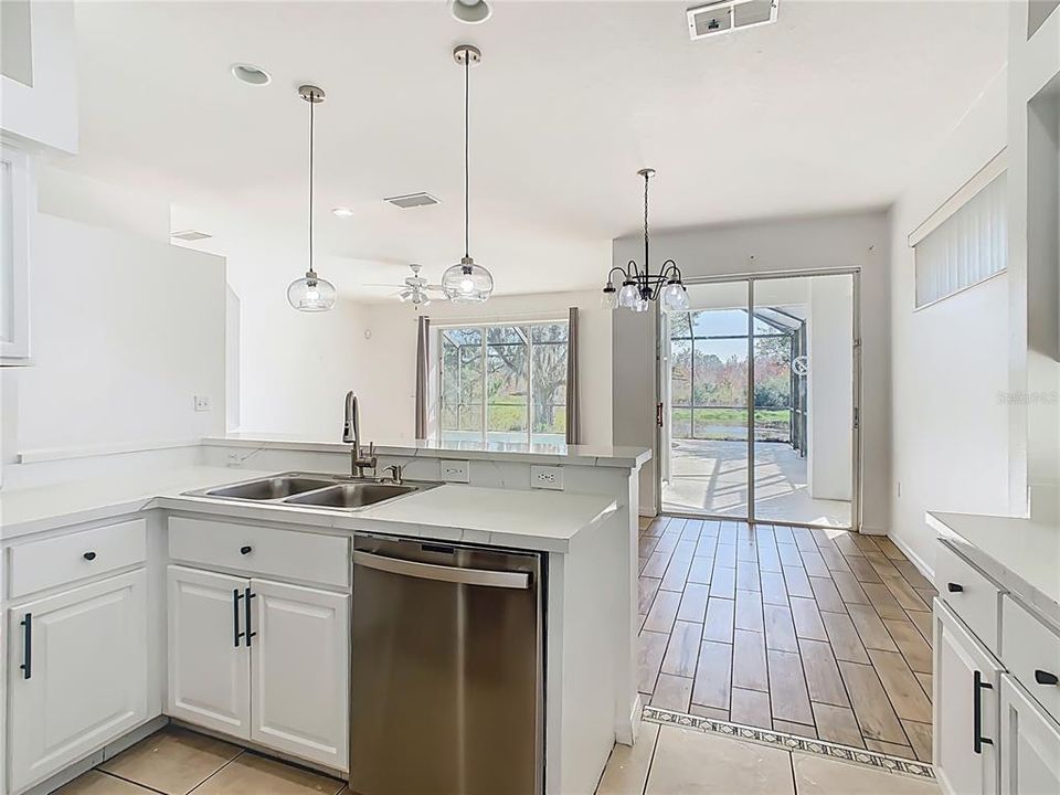 На продажу: $434,999 (4 спален, 2 ванн, 1701 Квадратных фут)