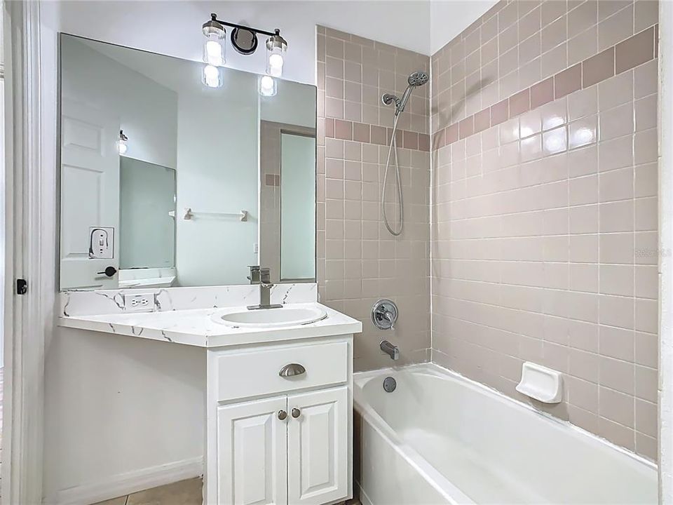 На продажу: $434,999 (4 спален, 2 ванн, 1701 Квадратных фут)