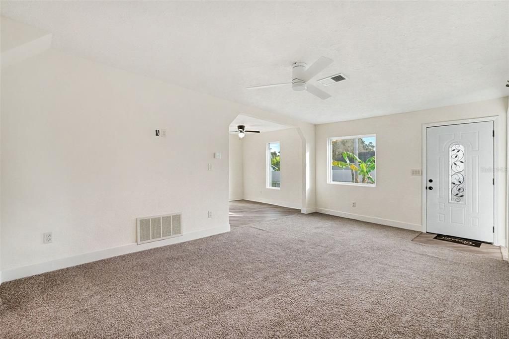 待售: $250,000 (3 贝兹, 1 浴室, 1020 平方英尺)