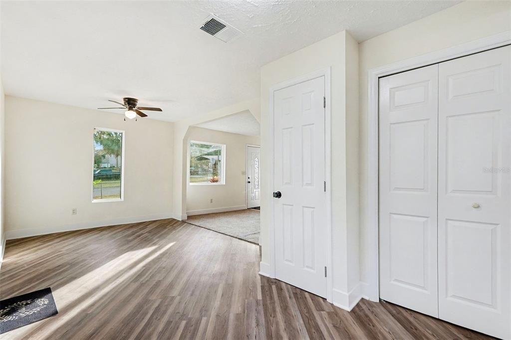 待售: $250,000 (3 贝兹, 1 浴室, 1020 平方英尺)