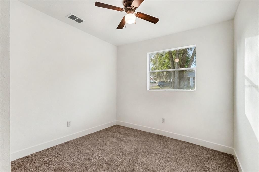 待售: $250,000 (3 贝兹, 1 浴室, 1020 平方英尺)